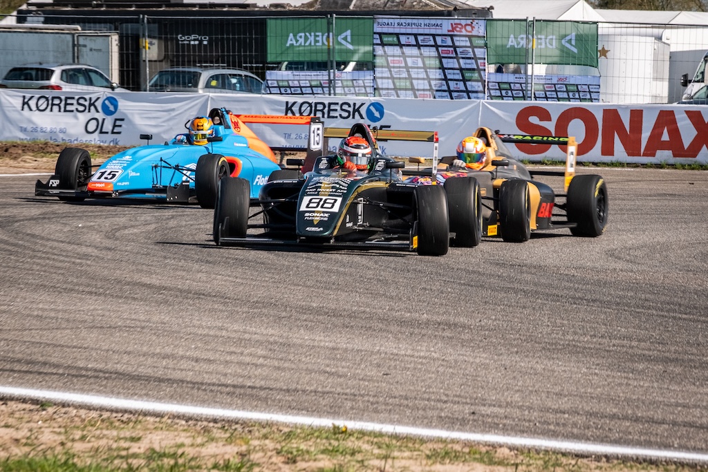 Nu gælder det: Sebastian Bach kæmper for mesterskabet på Jyllandsringen. 
(Foto: Grippo)